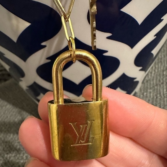 LV lock and key #323 on a necklace set. - Picture 5 of 6